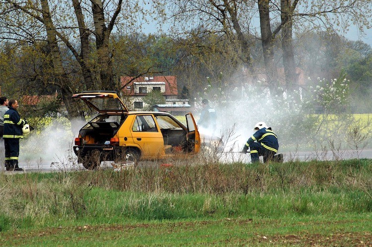 Na Pszczyńskiej policja kieruje ruchem! Przyczyną pożar samochodu, pixabay/zdj.poglądowe