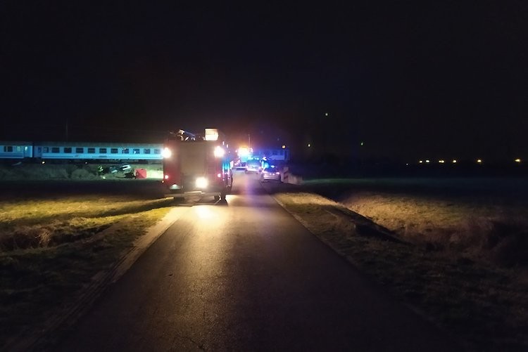 Zderzenie z pociągiem. 55 - latek zginął na miejscu, FB: OSP Suszec