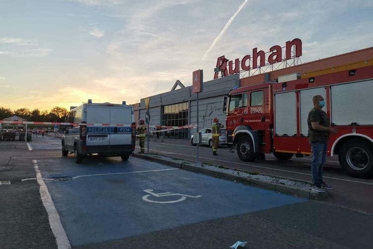 Alarm bombowy przy Auchan w Żorach!, Wodzisław Śląski i okolice-Informacje drogowe 24H