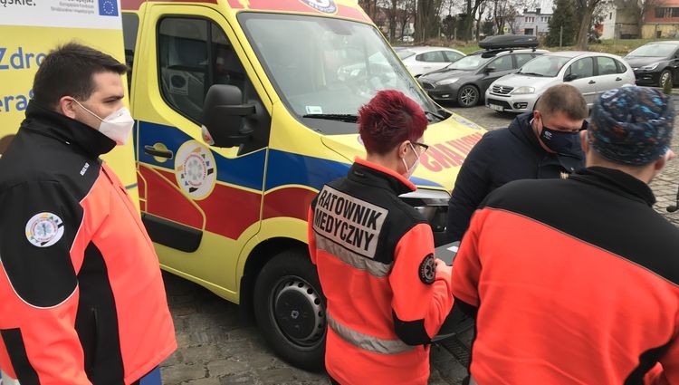 Żorskie pogotowie ratunkowe z nowym ambulansem, mk