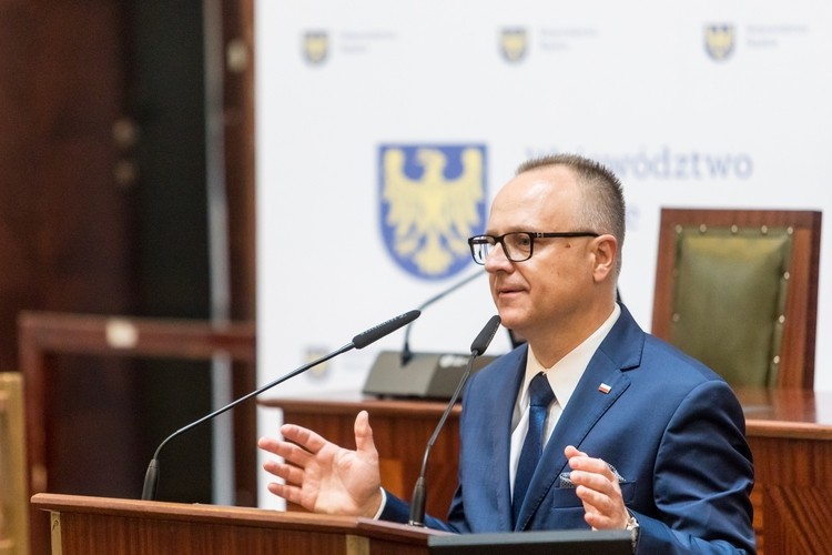 Samorządy: po 1 stycznia surowe kary dla „kopciuchów”, Tomasz Żak - UMWS
