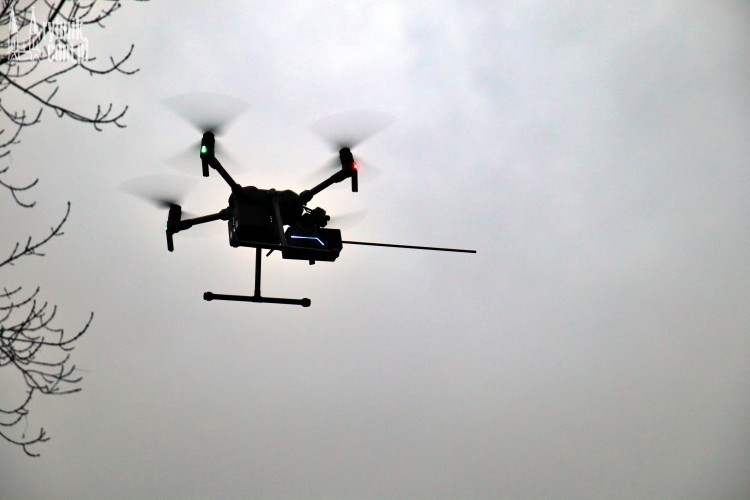 Internauci chcą strzelać do antysmogowych dronów. Co na to prawo?, bf