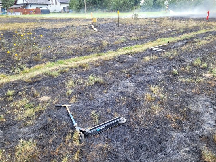 W Roju paliła się trawa. To prawdopodobnie wina dzieci, KM PSP Żory