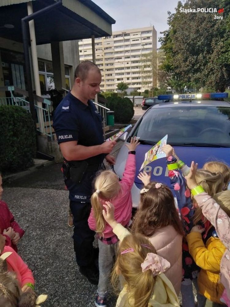 Policjanci z wizytą u dzieci. Opowiadali o swojej pracy, KMP Żory