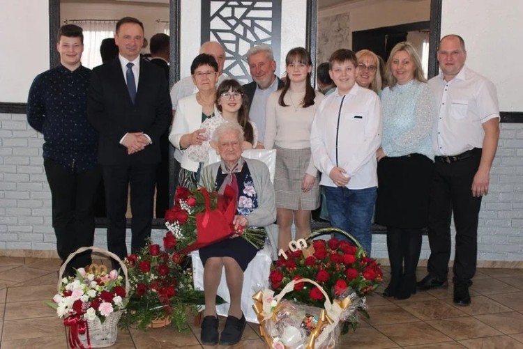 Były życzenia, kwiaty i piękny jubileusz. Żorzanka obchodziła 100. urodziny!, UM Żory
