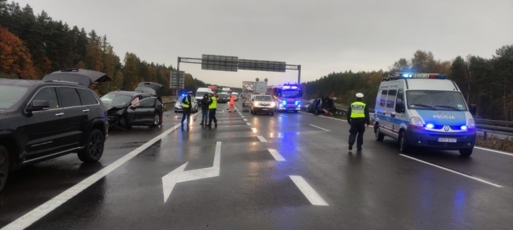 Potężny korek na A1 w kierunku Czech. Doszło do kolizji i wypadku (zdjęcia), 