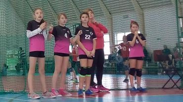 Sari Żory rozgrywa kolejne turnieje. Młode siatkarki walczą w województwie