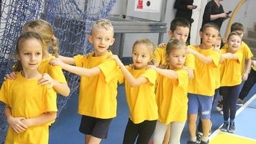Żory: blisko 200 przedszkolaków wzięło udział w mikołajkowym turnieju sportowym