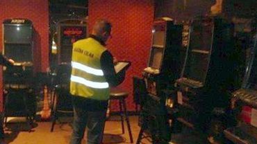Celnicy likwidowali nielegalne „salony gier”. W Żorach zatrzymali automaty i ruletkę