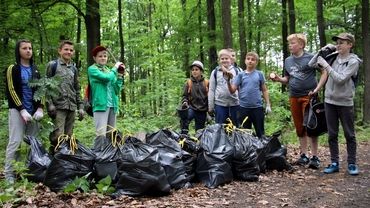 Ponad 100 młodych ochotników sprzątało żorskie lasy