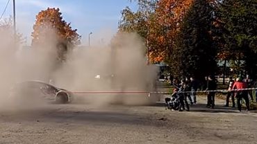 Wypadek na trasie Rajdu Śląska w Suszcu. Auto potrąciło dwie dziewczynki [wideo]