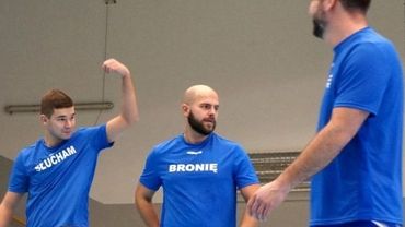 „Biała wstążka” w Żorach: mężczyźni dla kobiet zagrają mecz siatkówki