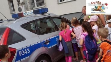 Przedszkolaki z wizytą u policjantów