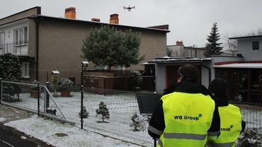 Dron sprawdzi co wylatuje z kominów żorzan