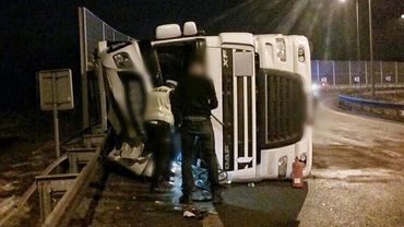 Mszana: pijany kierowca przewrócił ciężarówkę na autostradzie