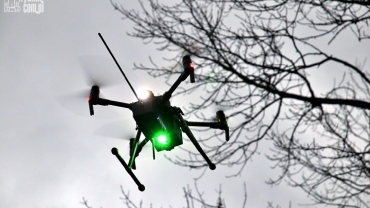 Internauci chcą strzelać do antysmogowych dronów. Co na to prawo?