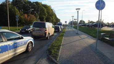 Zderzenie trzech pojazdów na Wodzisławskiej. 66-letnia kobieta trafiła do szpitala
