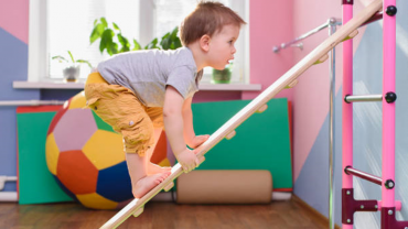 Jak stworzyć bezpieczne środowisko zabawowe dla dzieci w domu?