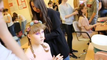Gimnazjalistki z Żor i okolic stworzyły wystrzałowe fryzury, stroje i makijaże
