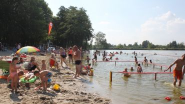 Mieszkańcy miasta korzystają z pięknej pogody na kąpielisku „Śmieszek”