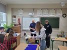 Uczniowie SP nr 16 w Żorach na tropie uprzedzeń. Warsztaty z policjantem o stereotypach i empatii