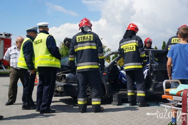 Żory: policjanci, strażacy i ratownicy medyczni we wspólnej akcji, KMP Żory
