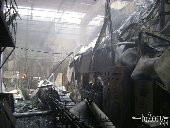27 milionów strat po pożarze fabryki Nifco w Żorach. W akcji wzięło udział ponad 100 strażaków, KMPSP w Żorach