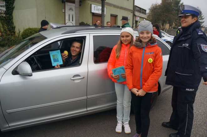 Dzieci z Baranowic pomagały policjantom żorskiej drogówki