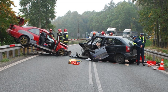 Fatalna „czołówka” w Suszcu. 35-letniego kierowcę hondy zabrał śmigłowiec LPR-u, KPP Pszczyna