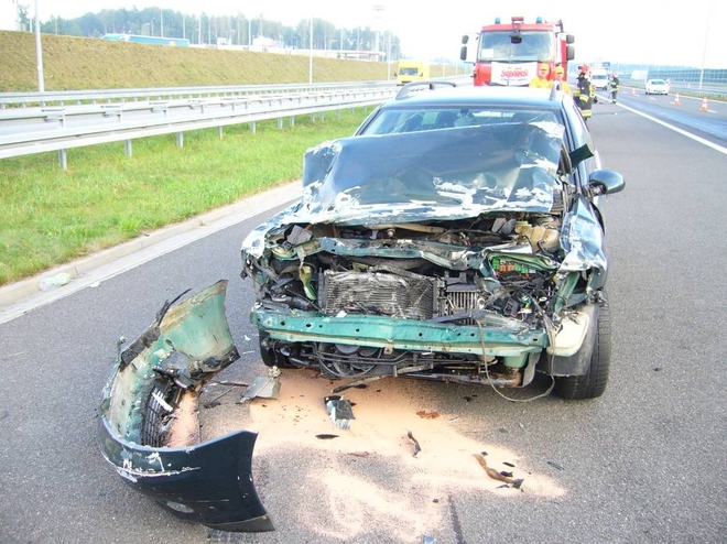 Wypadek na A1 w Żorach: kierowca zasnął za kierownicą, KMPSP Żory