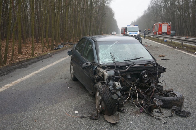 Śmiertelny wypadek drogowy na DK-81. 32-letni kierowca był bez szans, KPP Mikołów
