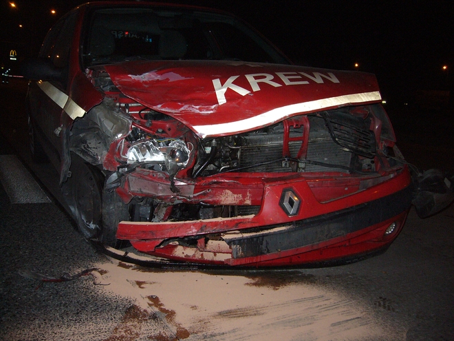 DK-81 w Żorach: volkswagen zderzył się z karetką banku krwi, KMPSP Żory