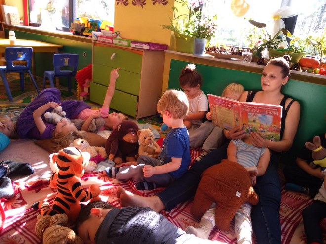 Rodzice czytają przedszkolakom po angielsku, materiały prasowe