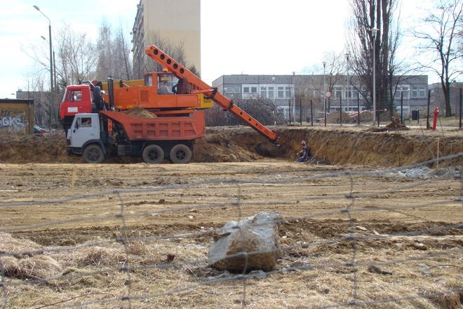 Ruszyła budowa boiska na Pawlikowskiego, lp