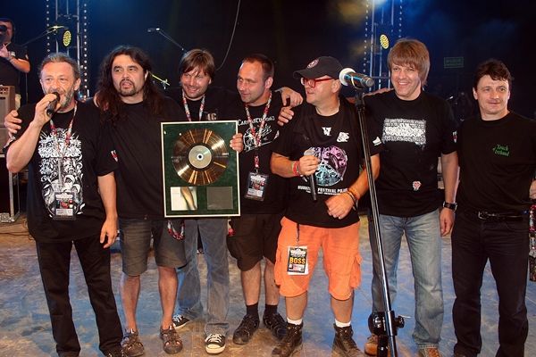 Złotą Płytę zespół otrzymał podczas Przystanku Woodstock
