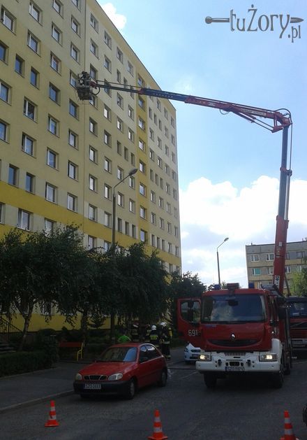 Pożar i ewakuacja w bloku na Pawlikowskiego, czyli strażackie manewry, wk
