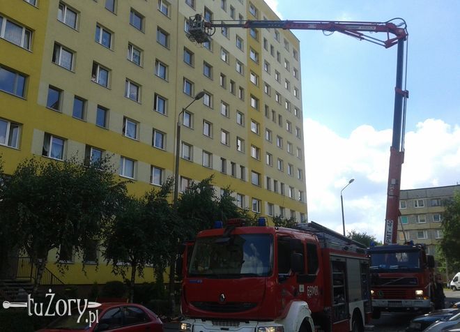 Pożar i ewakuacja w bloku na Pawlikowskiego, czyli strażackie manewry, wk