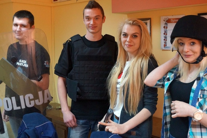 XIII Dzień Przedsiębiorczości: młodzież z klas policyjnych zwiedziła komendę, KMP Żory