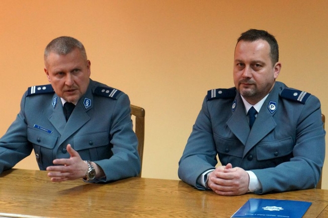 Komendanci policji w Żorach - mł. insp. Grzegorz Grabiec i podinsp. Mariusz Klepek