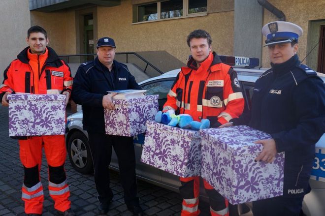 Wspólna inicjatywa policjantów i ratowników medycznych z Żor. Cel: pomóc innym, KMP Żory