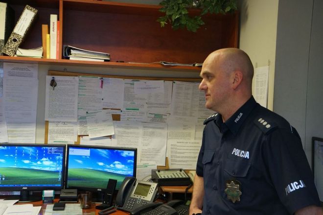 Młodzi strażacy z OSP poznali tajniki żorskiej komendy policji, KMP Żory