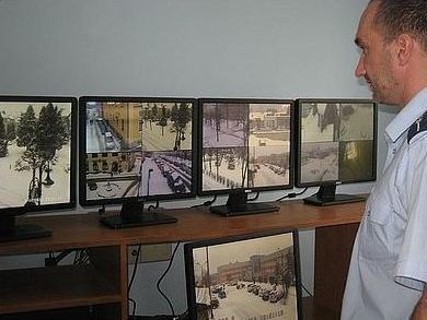 Kamery w mieście: policja obserwuje żorzan na nowych monitorach , KMP Żory