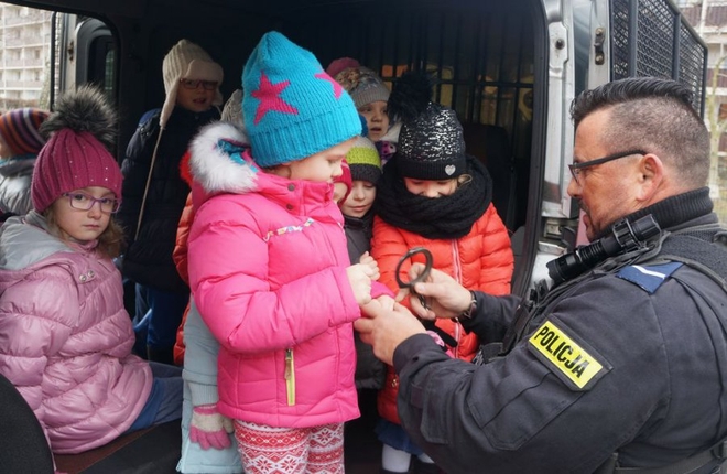 5-latek z Żor jest dumny ze swojego taty-policjanta, KMP Żory