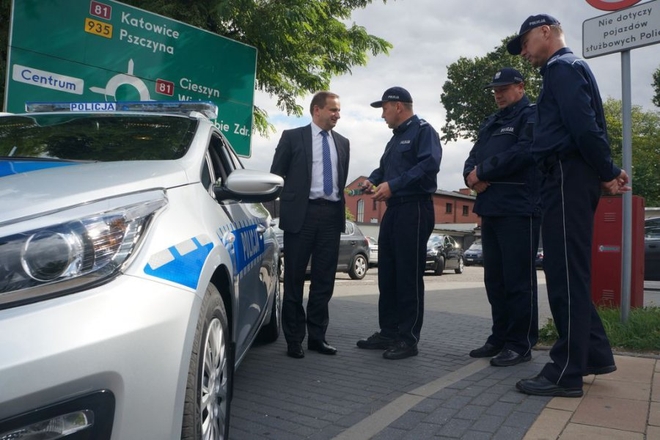 Żorscy policjanci otrzymali nowy radiowóz, KMP Żory