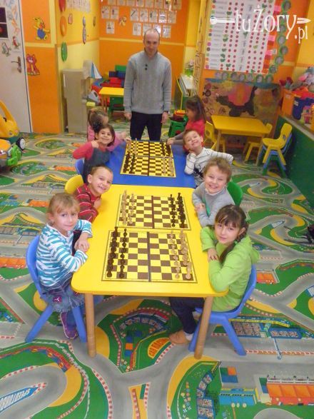 Tego jeszcze nie było: żorskie przedszkolaki grają w szachy, materiały prasowe
