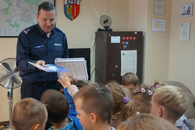 „Wesołe Nutki” z wizytą u Komendanta Miejskiego Policji w Żorach, KMP Żory